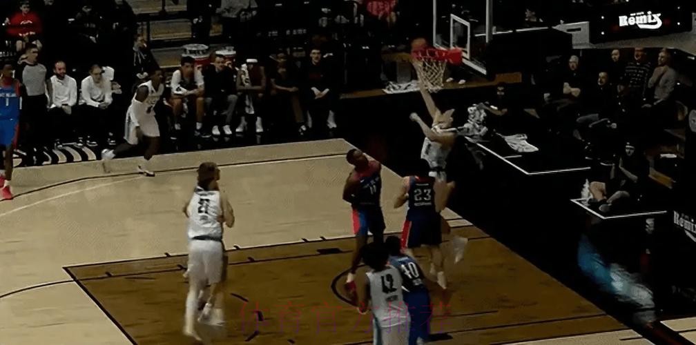 杨瀚森14分17板2助2帽半场两双!混音二番战再胜蓝队 杨瀚森14分17板2助2帽半场两双!混音二番战再胜蓝队